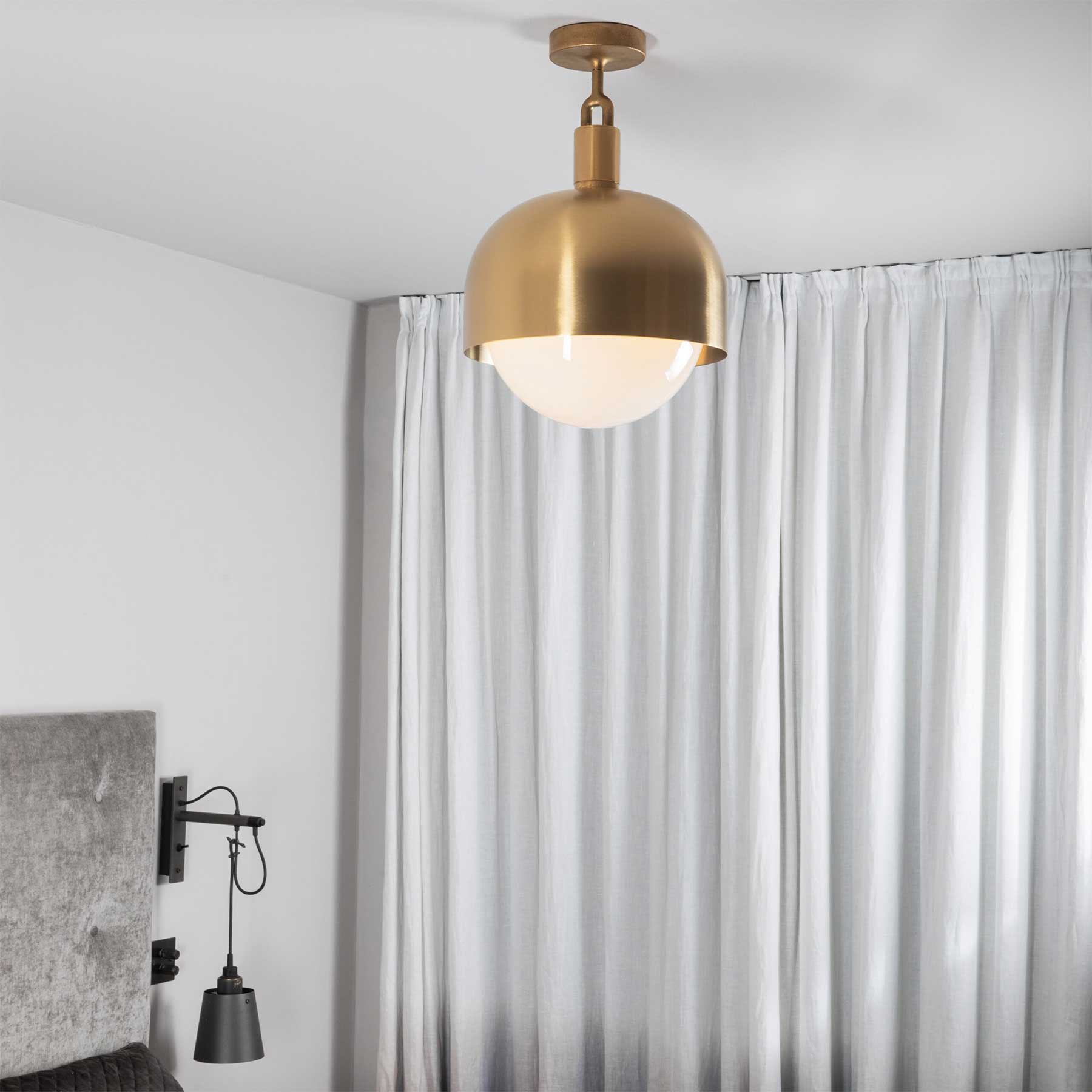 Buster & Punch Forked Globe Shade E27 stropní opálové svítidlo