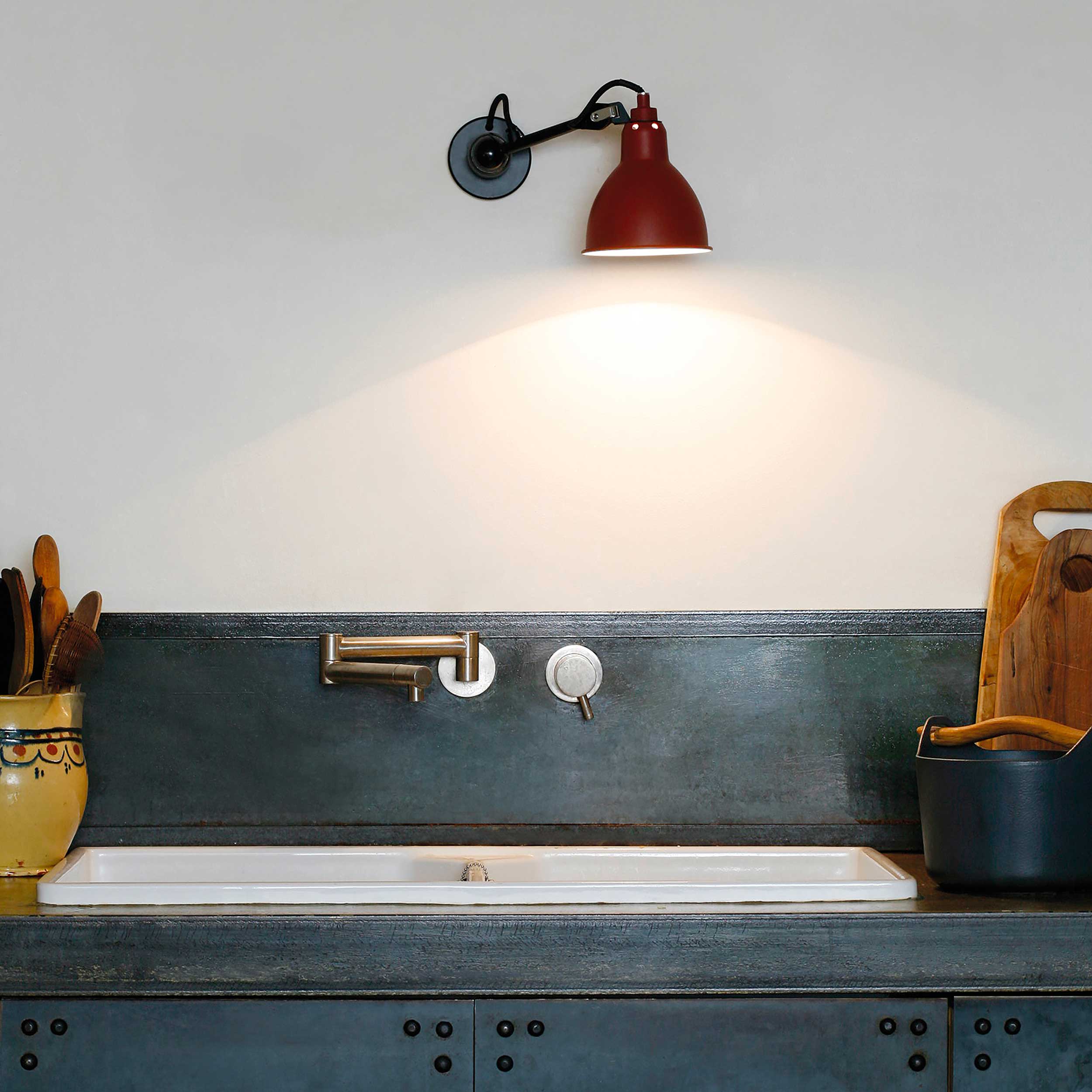 DCW éditions Lampe Gras N304 E14 wall light with switch