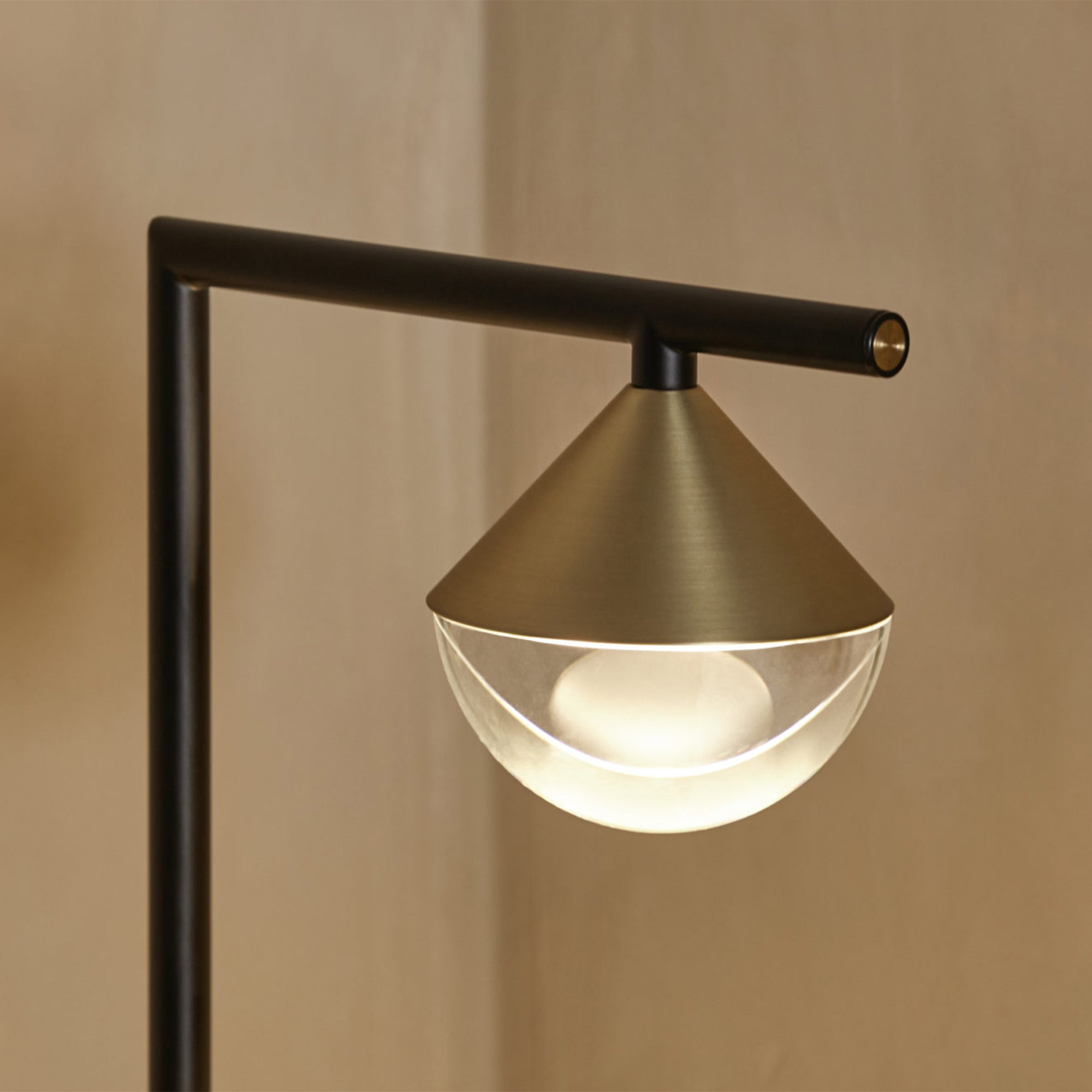 Aromas Nino LED stolní svítidlo