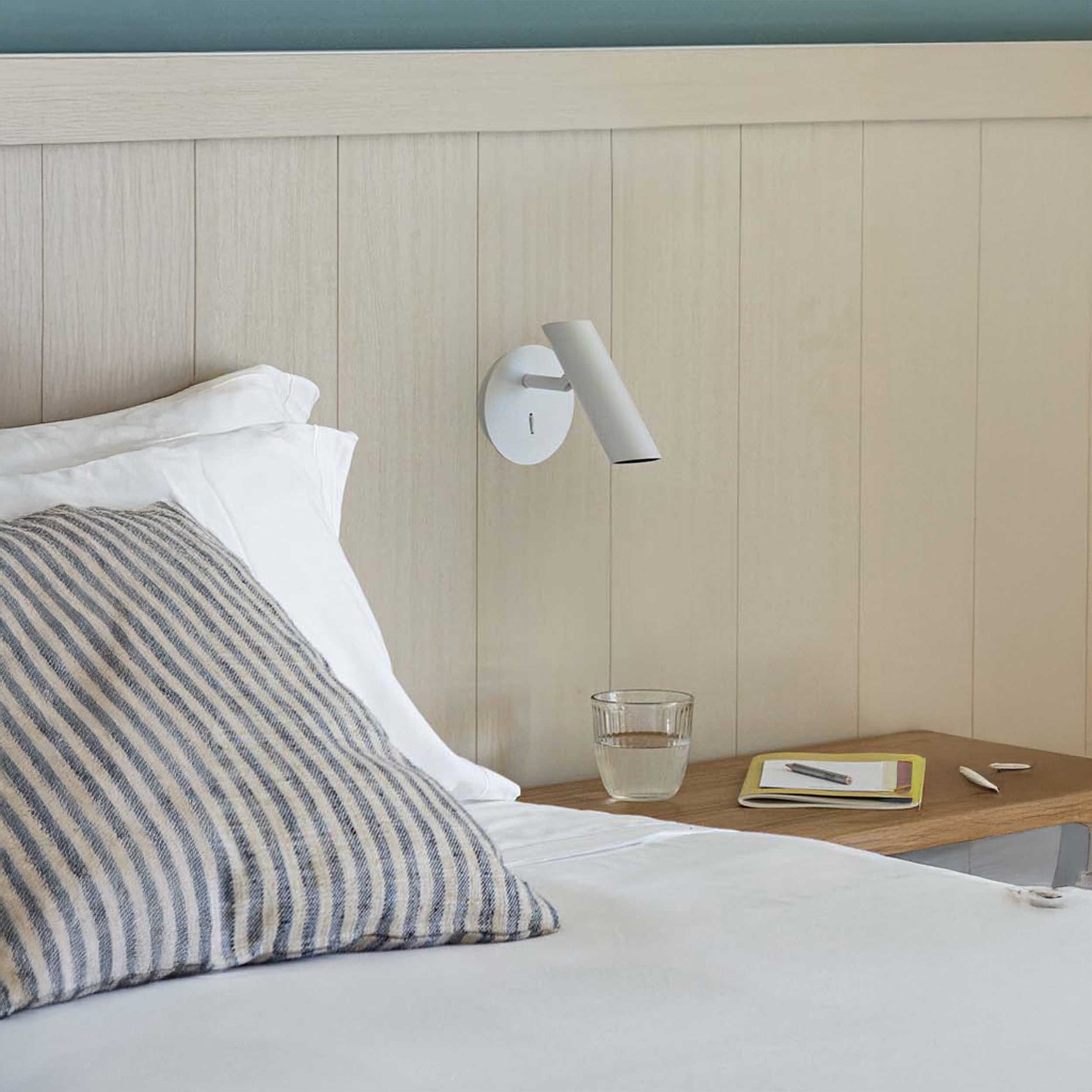 Faro Leo LED wall light for bed