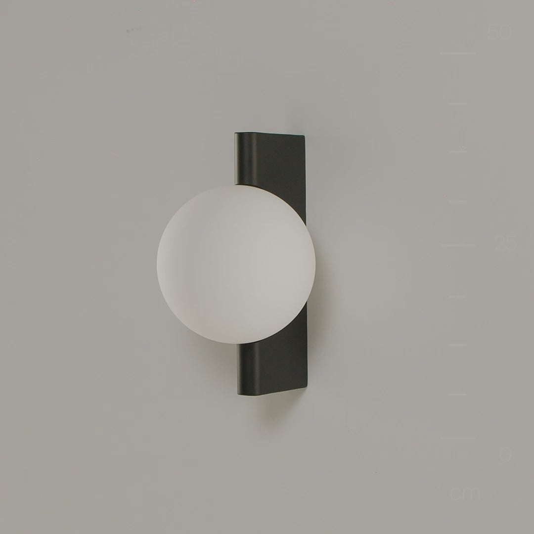 Load video: Maytoni Avant-Garde G9 wall light